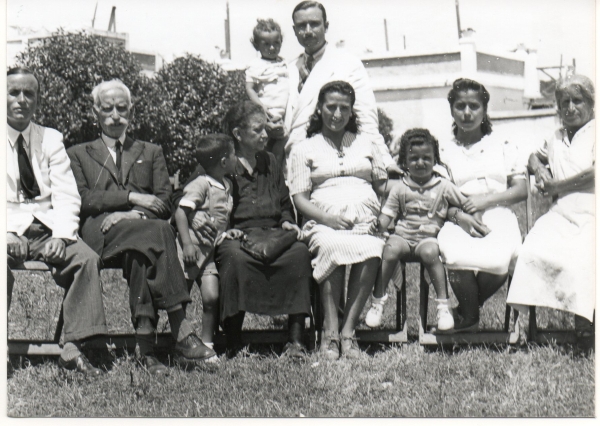 Antonio y Dolores con la familia